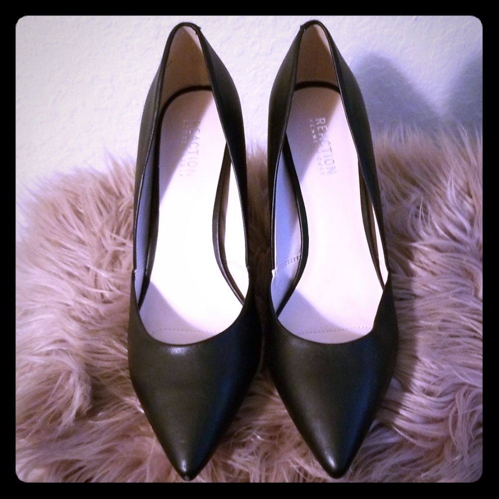 Black almond toe shoes mimi heels.